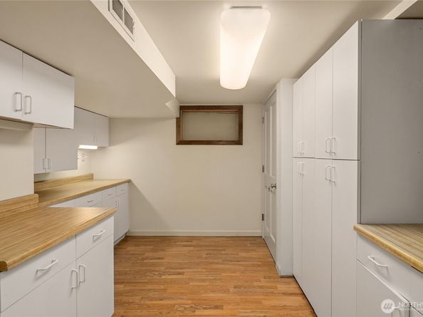 1511 Magnolia Way W, Seattle WA 98199