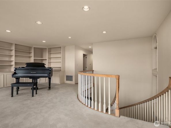 1511 Magnolia Way W, Seattle WA 98199