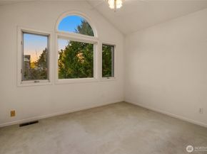 1511 Magnolia Way W, Seattle WA 98199