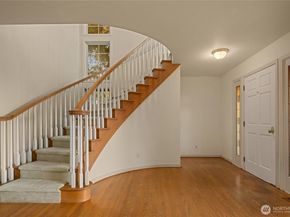 1511 Magnolia Way W, Seattle WA 98199