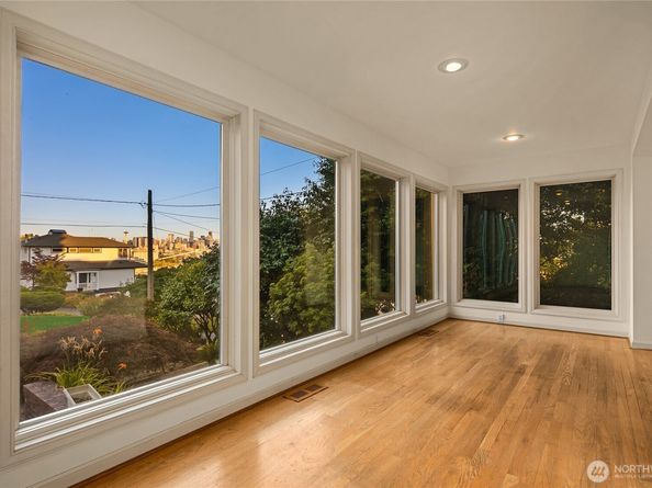 1511 Magnolia Way W, Seattle WA 98199