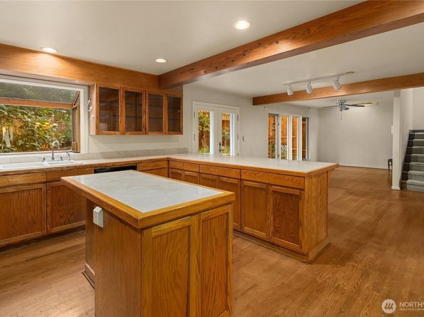 1511 Magnolia Way W, Seattle WA 98199
