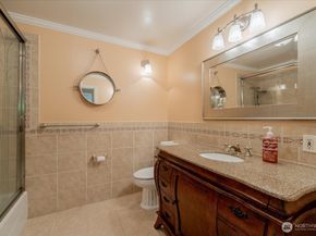 15518 76th Pl NE, Kenmore WA 98028