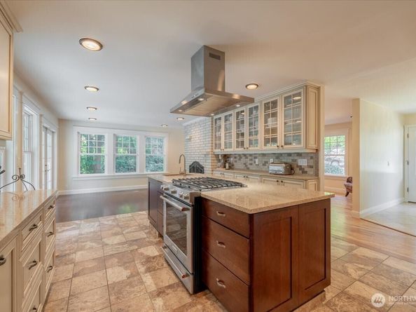 15518 76th Pl NE, Kenmore WA 98028