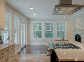 15518 76th Pl NE, Kenmore WA 98028