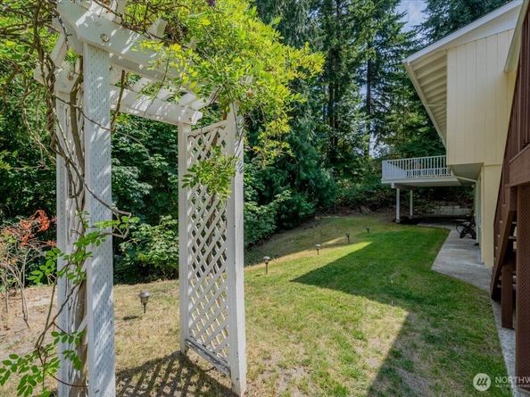 15518 76th Pl NE, Kenmore WA 98028