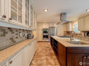 15518 76th Pl NE, Kenmore WA 98028