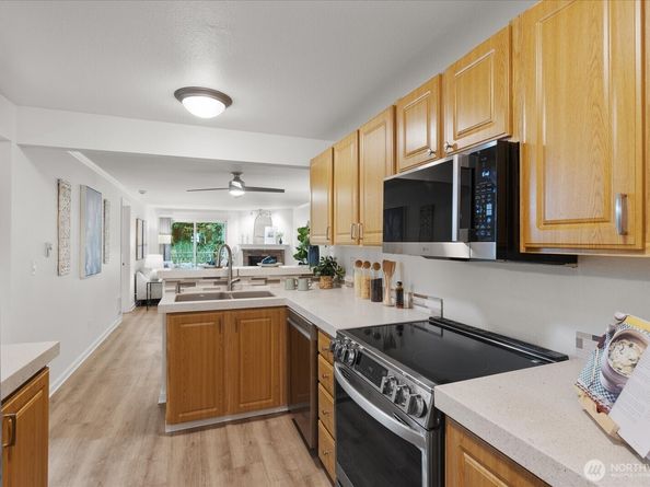 10018 NE 127th Place B109, Kirkland WA 98034
