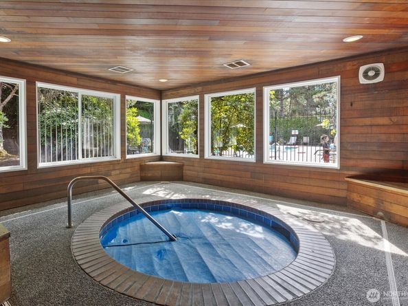 10018 NE 127th Place B109, Kirkland WA 98034