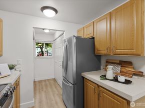 10018 NE 127th Place B109, Kirkland WA 98034