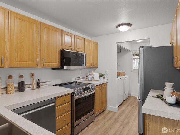 10018 NE 127th Place B109, Kirkland WA 98034