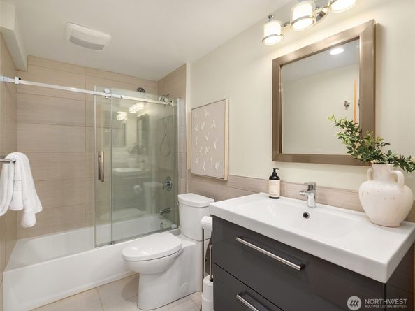 16947 Maplewild Avenue SW, Burien WA 98166