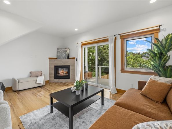 715 28th Avenue S, Seattle WA 98144
