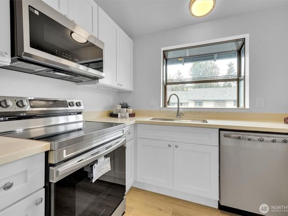 1313 W James Street 9, Kent WA 98032