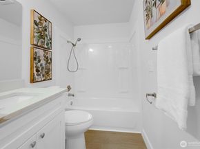 1313 W James Street 9, Kent WA 98032
