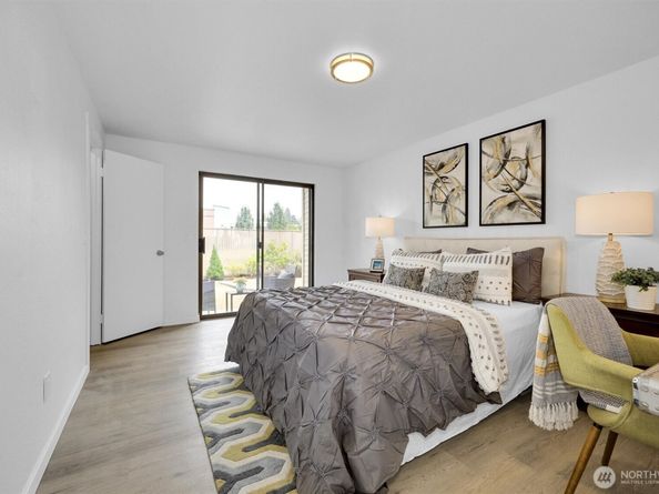 1313 W James Street 9, Kent WA 98032
