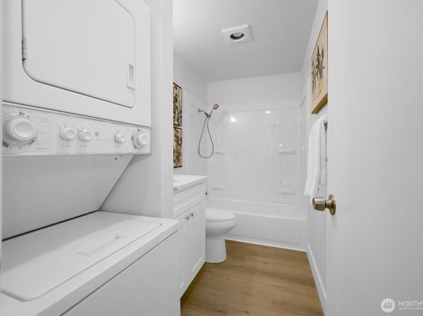 1313 W James Street 9, Kent WA 98032