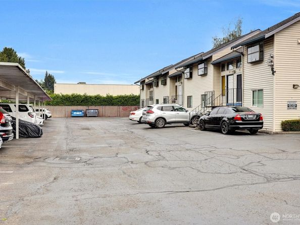 1313 W James Street 9, Kent WA 98032