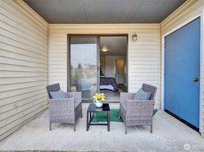 1313 W James Street 9, Kent WA 98032