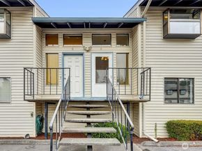 1313 W James Street 9, Kent WA 98032