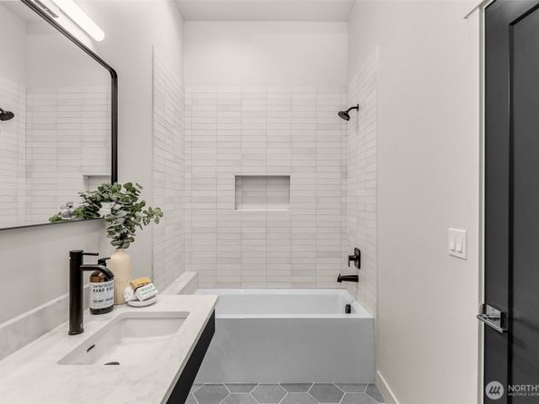 1104 A 34th Avenue, Seattle WA 98122