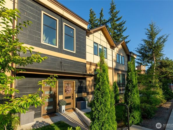 7528 215th Street SW 103, Edmonds WA 98026
