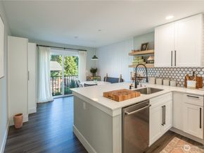 7528 215th Street SW 103, Edmonds WA 98026