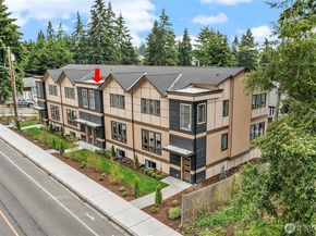 7528 215th Street SW 103, Edmonds WA 98026