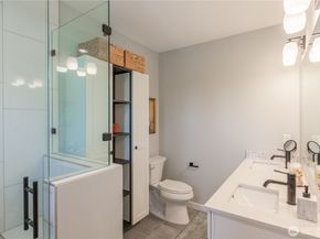 7528 215th Street SW 103, Edmonds WA 98026