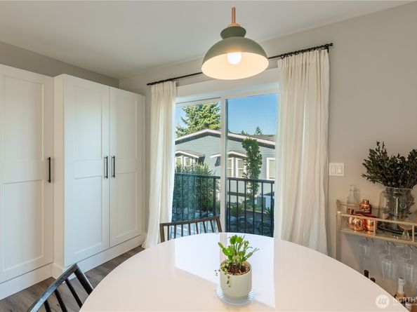 7528 215th Street SW 103, Edmonds WA 98026
