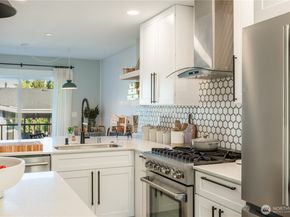 7528 215th Street SW 103, Edmonds WA 98026