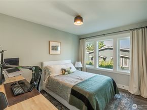 7528 215th Street SW 103, Edmonds WA 98026