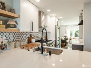 7528 215th Street SW 103, Edmonds WA 98026