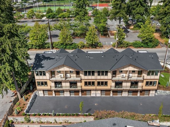 7528 215th Street SW 103, Edmonds WA 98026