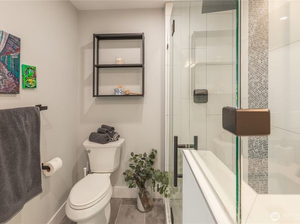 7528 215th Street SW 103, Edmonds WA 98026