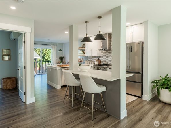 7528 215th Street SW 103, Edmonds WA 98026