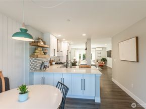 7528 215th Street SW 103, Edmonds WA 98026