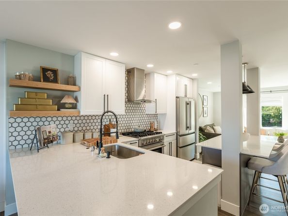 7528 215th Street SW 103, Edmonds WA 98026