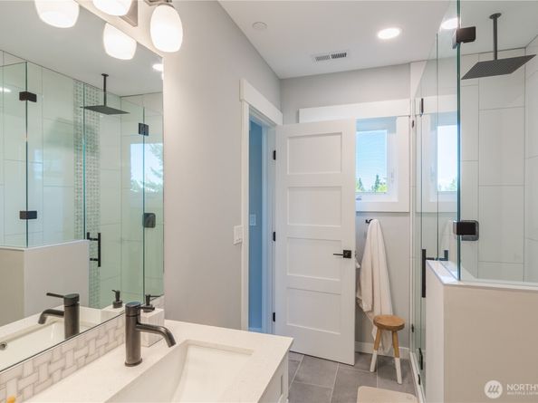 7528 215th Street SW 103, Edmonds WA 98026
