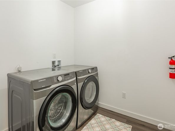 7528 215th Street SW 103, Edmonds WA 98026