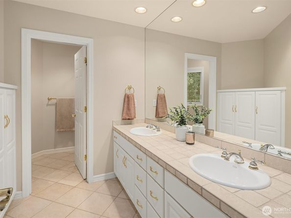 20546 NE 126th Way, Woodinville WA 98077