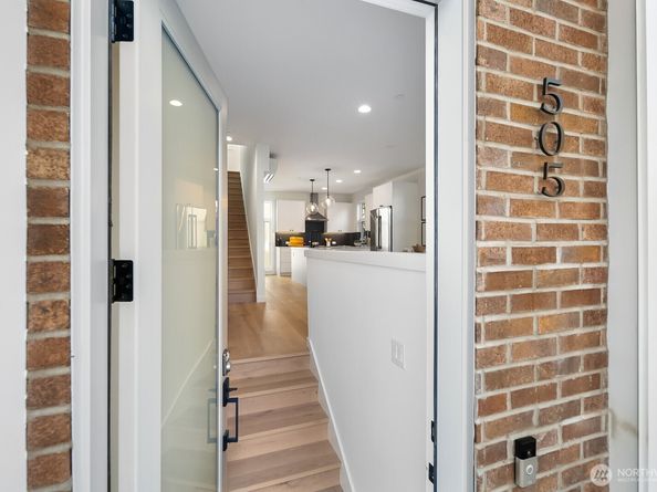 505 11th Avenue E, Seattle WA 98102