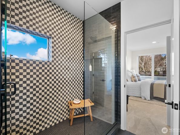 505 11th Avenue E, Seattle WA 98102