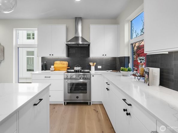 505 11th Avenue E, Seattle WA 98102