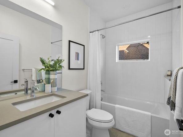 505 11th Avenue E, Seattle WA 98102