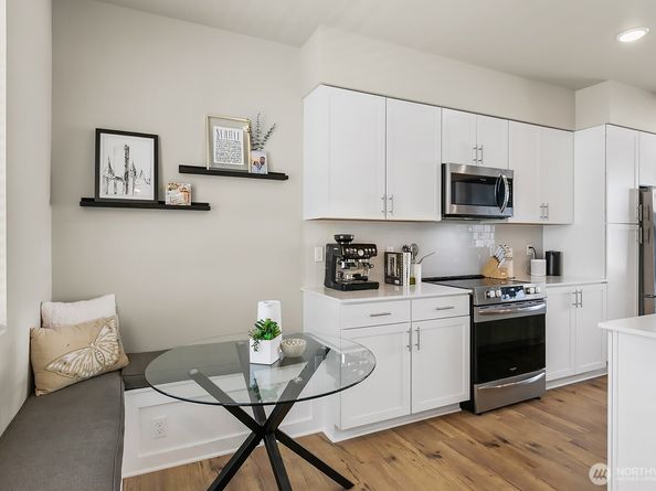 6645 NE 189th Court 3, Kenmore WA 98012