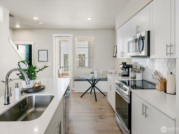6645 NE 189th Court 3, Kenmore WA 98012