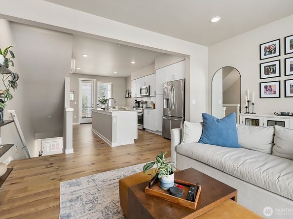 6645 NE 189th Court 3, Kenmore WA 98012