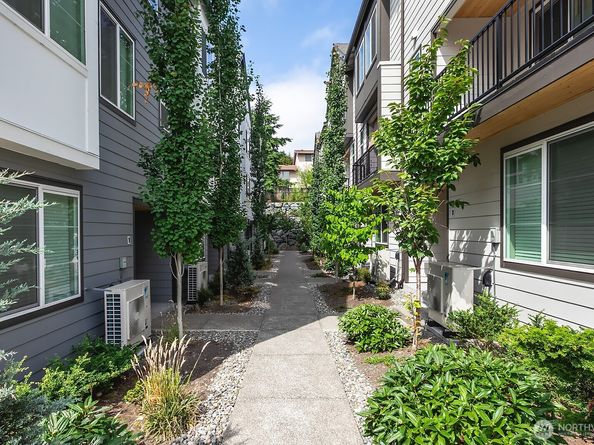6645 NE 189th Court 3, Kenmore WA 98012