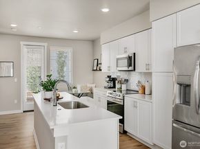 6645 NE 189th Court 3, Kenmore WA 98012
